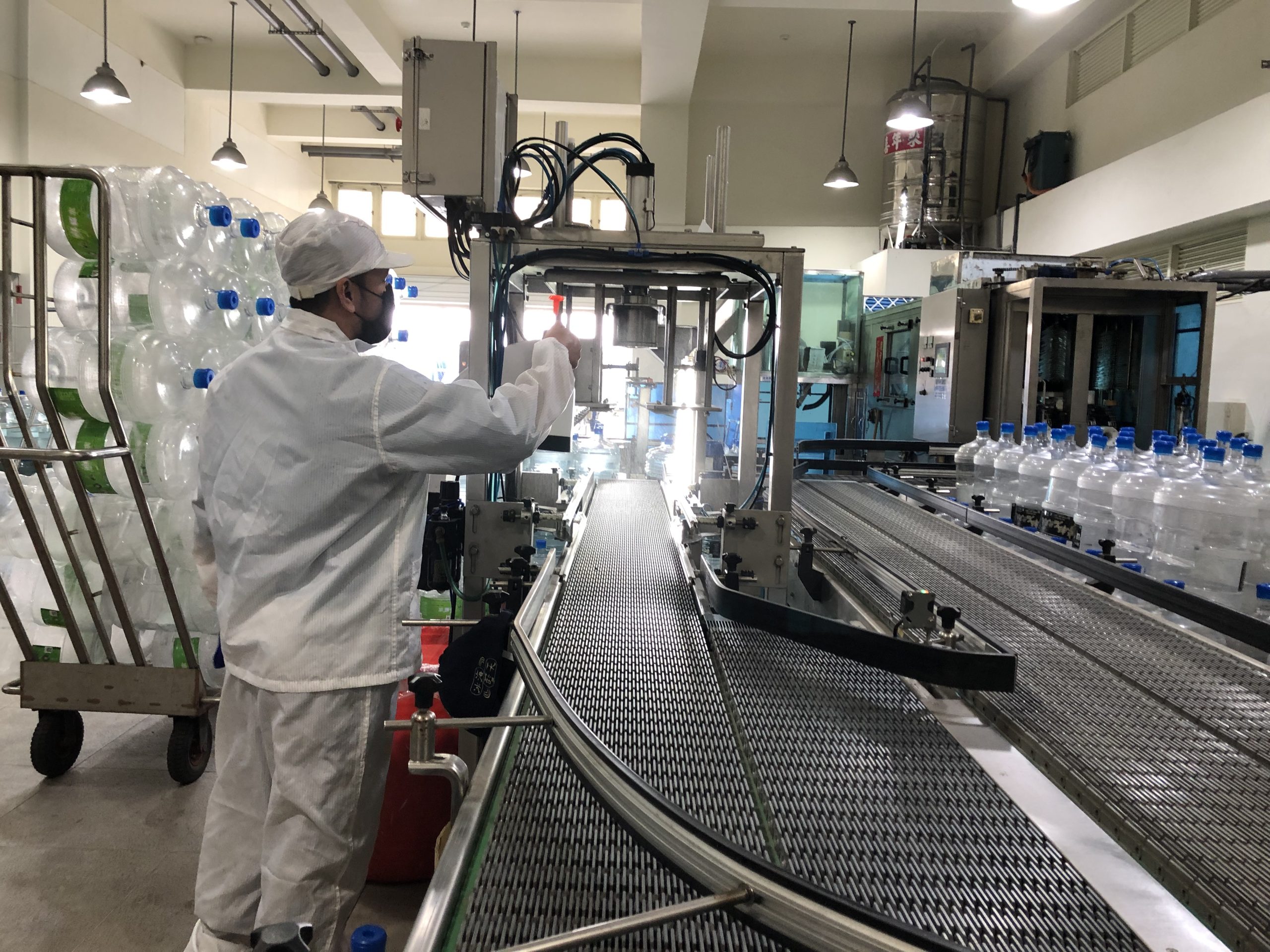 鮮喝水新竹製水廠桶裝飲用水充填與生產線